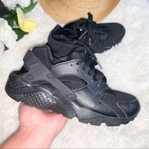 All Black Nike Air Huarache